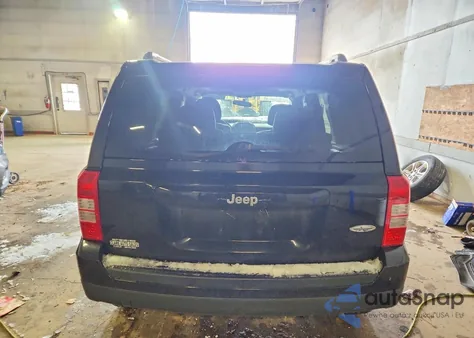 2015 Jeep Patriot Latitude z USA, uszkodzony, nr VIN 1C4NJPFA1FD171823